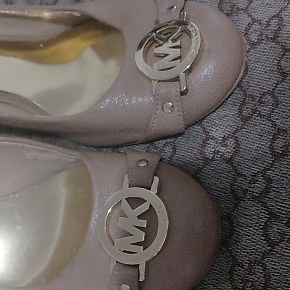 Shoe - Picture 2 of 6